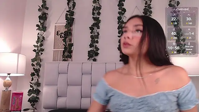 Snapshot of Kylie_golden chatting on 01-22-25, 12:06 Kylie golden online show from 01-22-25, 12:06