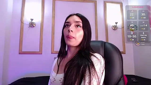 Snapshot of Kylie_golden chatting on 03-09-25, 11:36 Kylie golden online show from 03-09-25, 11:36