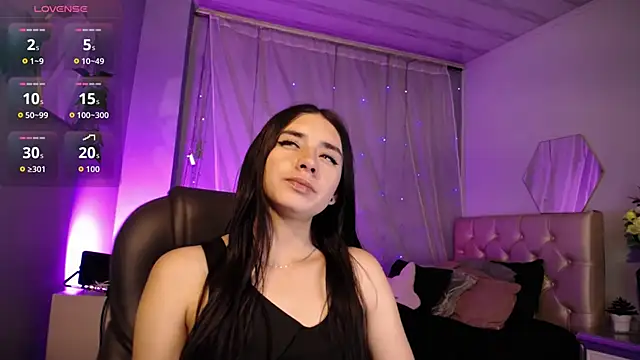 Snapshot of Kylie_golden chatting on 10-02-25, 02:02 Kylie golden online show from 10-02-25, 02:02
