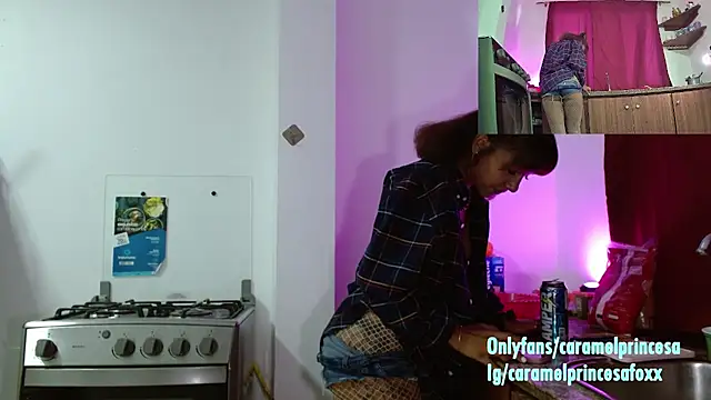 Snapshot of CaramelFoxx chatting on 01-05-25, 07:17 CaramelFoxx online show from 01-05-25, 07:17