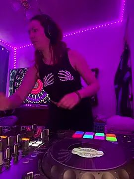 Snapshot of Nina-Chick777 chatting on 02-22-26, 11:47 Nina-Chick777 online show from 02-22-26, 11:47