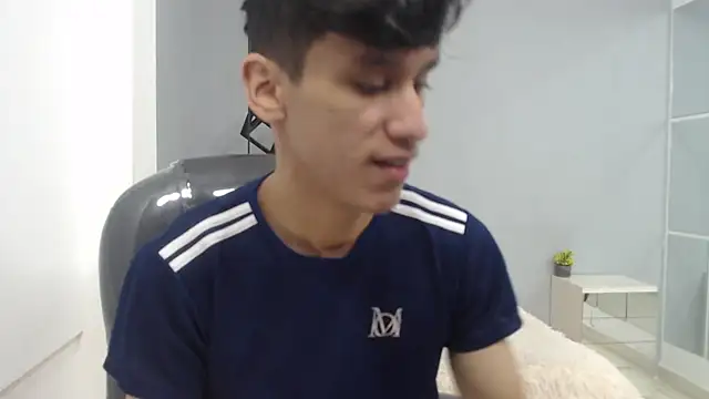 Snapshot of alan_ws chatting on 01-05-25, 12:21 alan ws online show from 01-05-25, 12:21