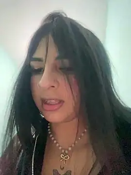 Hilary pinkk online show from 12-23-24, 02:24