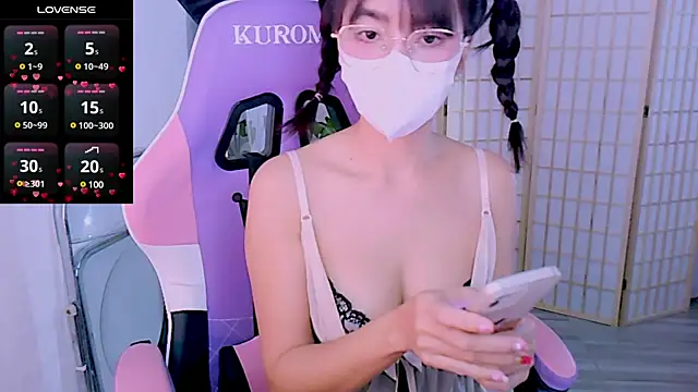 Snapshot of desiregirl69 chatting on 02-10-25, 03:42 desiregirl69 online show from 02-10-25, 03:42