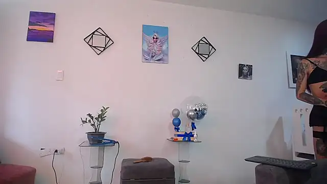 vixenxqueens online show from 09-18-25, 07:49