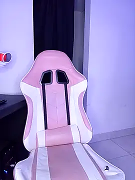 gwen ashly online show from 10-22-25, 07:35