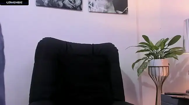 Snapshot of CruzVega chatting on 01-08-25, 10:48 CruzVega online show from 01-08-25, 10:48