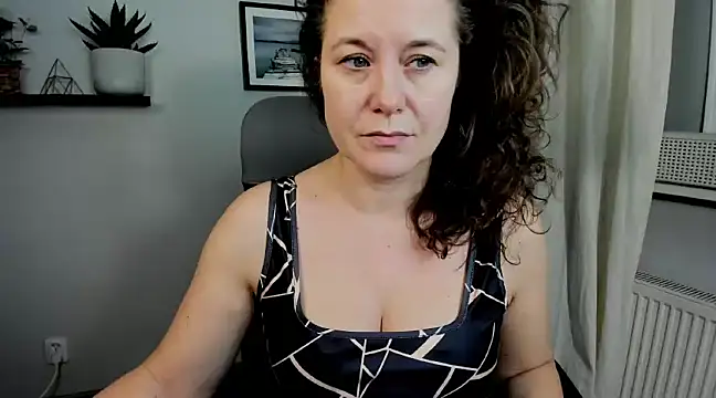 Snapshot of OLIVIA_lux chatting on 12-12-24, 03:48 OLIVIA lux online show from 12-12-24, 03:48