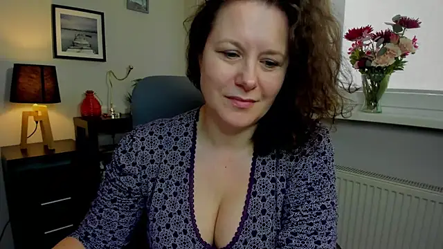 Snapshot of OLIVIA_lux chatting on 02-25-25, 10:04 OLIVIA lux online show from 02-25-25, 10:04