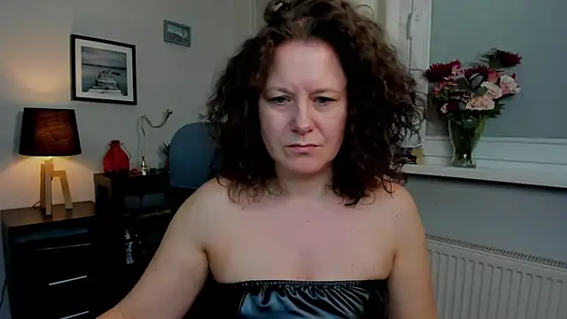 Snapshot of OLIVIA_lux chatting on 02-26-25, 05:17 OLIVIA lux online show from 02-26-25, 05:17