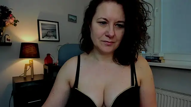 Snapshot of OLIVIA_lux chatting on 03-12-25, 06:51 OLIVIA lux online show from 03-12-25, 06:51