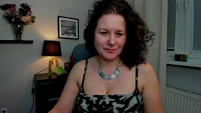 Snapshot of OLIVIA_lux chatting on 03-18-25, 05:21 OLIVIA lux online show from 03-18-25, 05:21