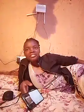 Snapshot of QUEEN-NAIMA chatting on 10-03-25, 10:01 QUEEN-NAIMA online show from 10-03-25, 10:01