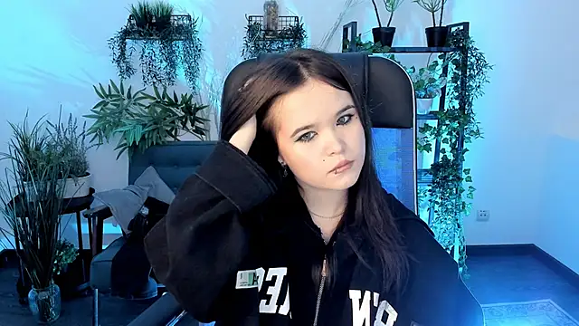 Elainebeness online show from 11-22-25, 09:36