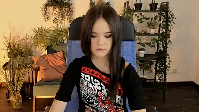 Elainebeness online show from 12-16-25, 07:08