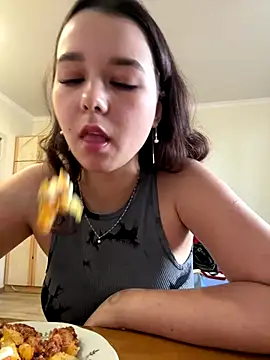 PoppyRobinson online show from 12-08-24, 11:24