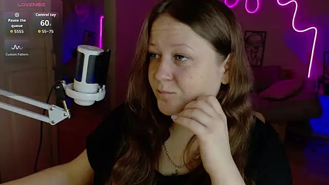 LizzyShine online show from 10-19-25, 04:51