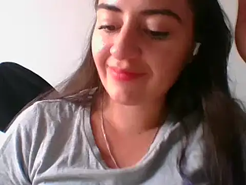  karlie kloss  online show from 01-28-25, 09:08