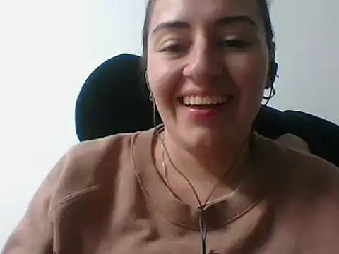  karlie kloss  online show from 02-06-25, 01:38