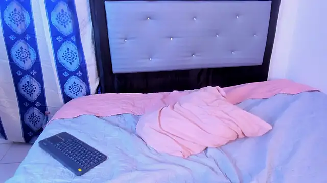 Snapshot of Johhan__Lee chatting on 01-09-25, 05:02 Johhan Lee online show from 01-09-25, 05:02