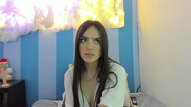 Snapshot of britny_clouds chatting on 12-07-24, 08:05 britny clouds online show from 12-07-24, 08:05