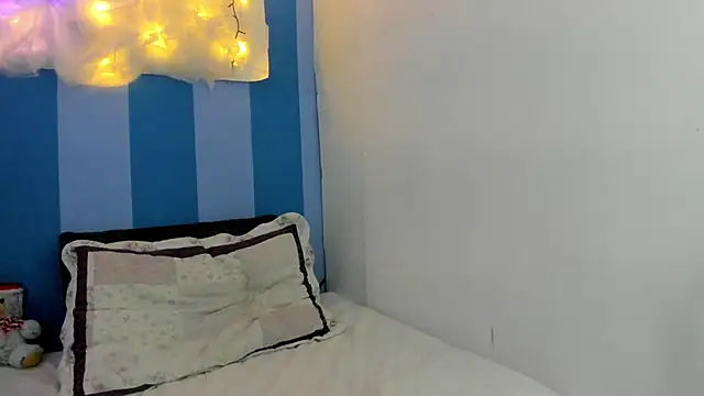 Snapshot of britny_clouds chatting on 12-24-24, 04:08 britny clouds online show from 12-24-24, 04:08