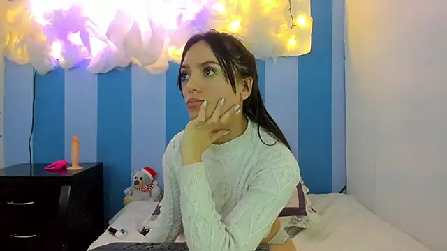 Snapshot of britny_clouds chatting on 12-26-24, 06:12 britny clouds online show from 12-26-24, 06:12