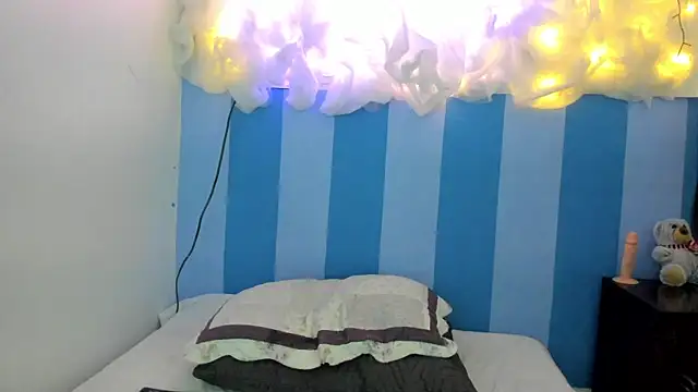 Snapshot of britny_clouds chatting on 01-08-25, 12:37 britny clouds online show from 01-08-25, 12:37