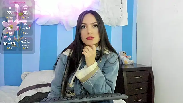 Snapshot of britny_clouds chatting on 01-14-25, 01:49 britny clouds online show from 01-14-25, 01:49