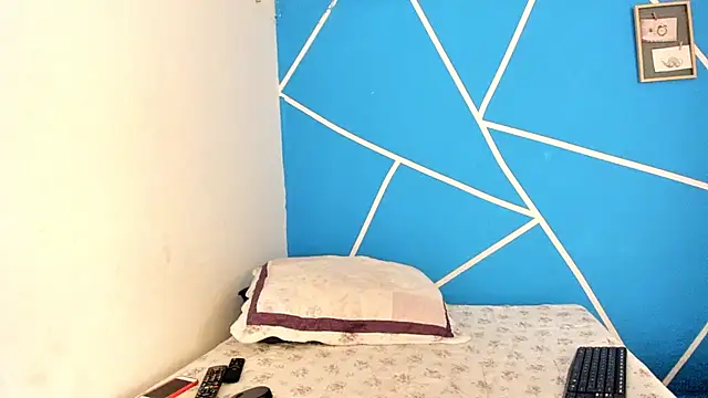 Snapshot of britny_clouds chatting on 02-06-25, 04:03 britny clouds online show from 02-06-25, 04:03