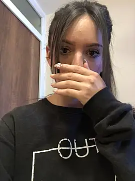 Snapshot of britny_clouds chatting on 03-13-25, 07:28 britny clouds online show from 03-13-25, 07:28