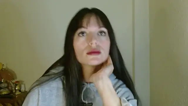 Snapshot of britny_clouds chatting on 11-28-25, 09:28 britny clouds online show from 11-28-25, 09:28