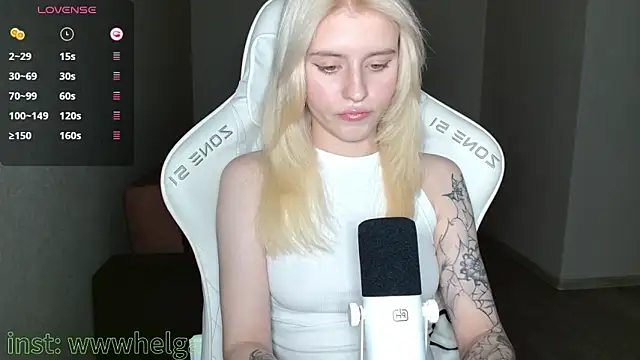 LizaKisses online show from 10-18-25, 12:06