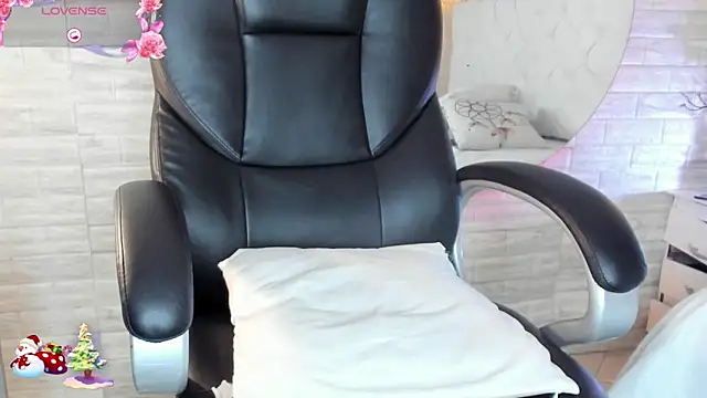 nicole  parker1 online show from 12-27-24, 03:37