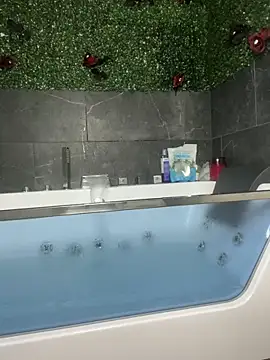 Snapshot of Luluof chatting on 02-11-25, 05:47 Luluof online show from 02-11-25, 05:47