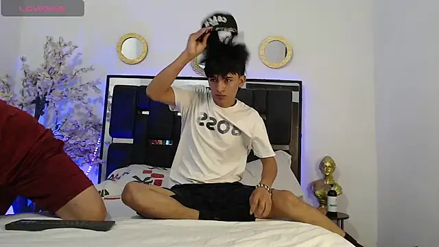 Snapshot of Valerio_22 chatting on 10-22-25, 01:06 Valerio 22 online show from 10-22-25, 01:06