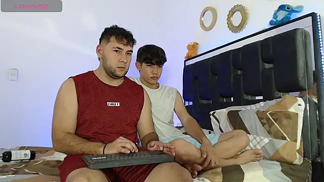 Snapshot of Valerio_22 chatting on 11-12-25, 01:17 Valerio 22 online show from 11-12-25, 01:17