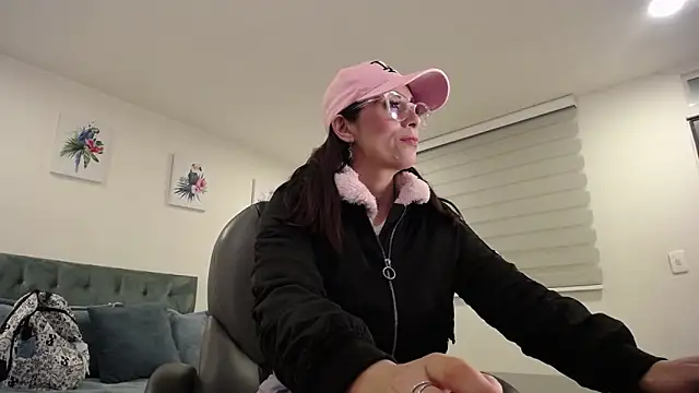 Snapshot of Nami_sunny chatting on 03-23-25, 02:04 Nami sunny online show from 03-23-25, 02:04