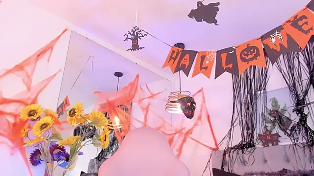 Snapshot of Nami_sunny chatting on 10-28-25, 06:43 Nami sunny online show from 10-28-25, 06:43