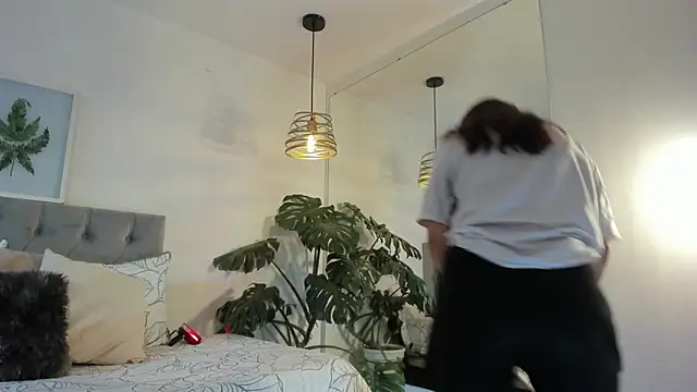 Snapshot of Nami_sunny chatting on 11-19-25, 06:41 Nami sunny online show from 11-19-25, 06:41