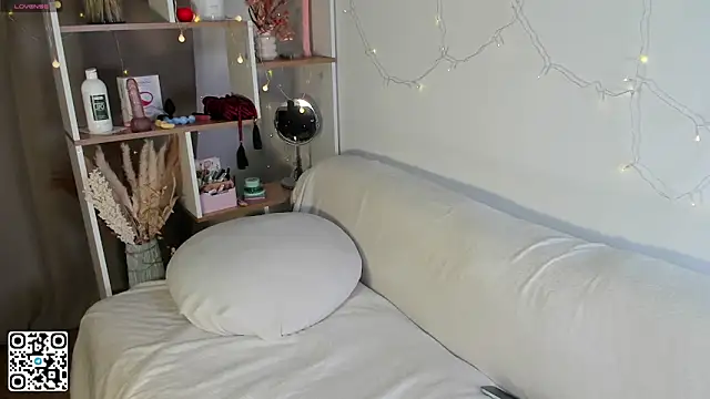 Snapshot of Lif_love chatting on 12-17-25, 03:07 Lif love online show from 12-17-25, 03:07