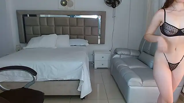 Snapshot of zoecruzz chatting on 02-04-26, 02:56 zoecruzz online show from 02-04-26, 02:56