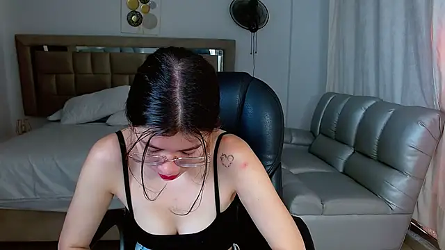 Snapshot of zoecruzz chatting on 02-11-26, 02:22 zoecruzz online show from 02-11-26, 02:22