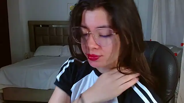 Snapshot of zoecruzz chatting on 02-19-26, 01:29 zoecruzz online show from 02-19-26, 01:29