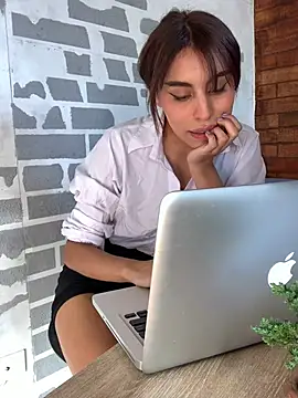 Snapshot of Katee_Jones chatting on 02-01-25, 09:51 Katee Jones online show from 02-01-25, 09:51
