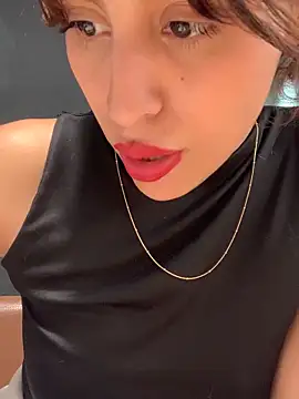 Snapshot of Katee_Jones chatting on 02-08-25, 11:34 Katee Jones online show from 02-08-25, 11:34