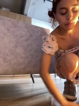 Katee Jones online show from 10-30-25, 09:04