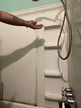 Snapshot of yomanfriend chatting on 12-29-24, 01:34 yomanfriend online show from 12-29-24, 01:34