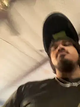 Snapshot of yomanfriend chatting on 01-17-25, 04:04 yomanfriend online show from 01-17-25, 04:04