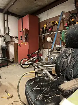 Snapshot of yomanfriend chatting on 11-25-25, 12:21 yomanfriend online show from 11-25-25, 12:21